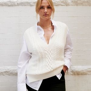Abercrombie white v neck cable knit sweater vest